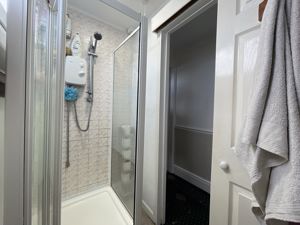 Shower room- click for photo gallery